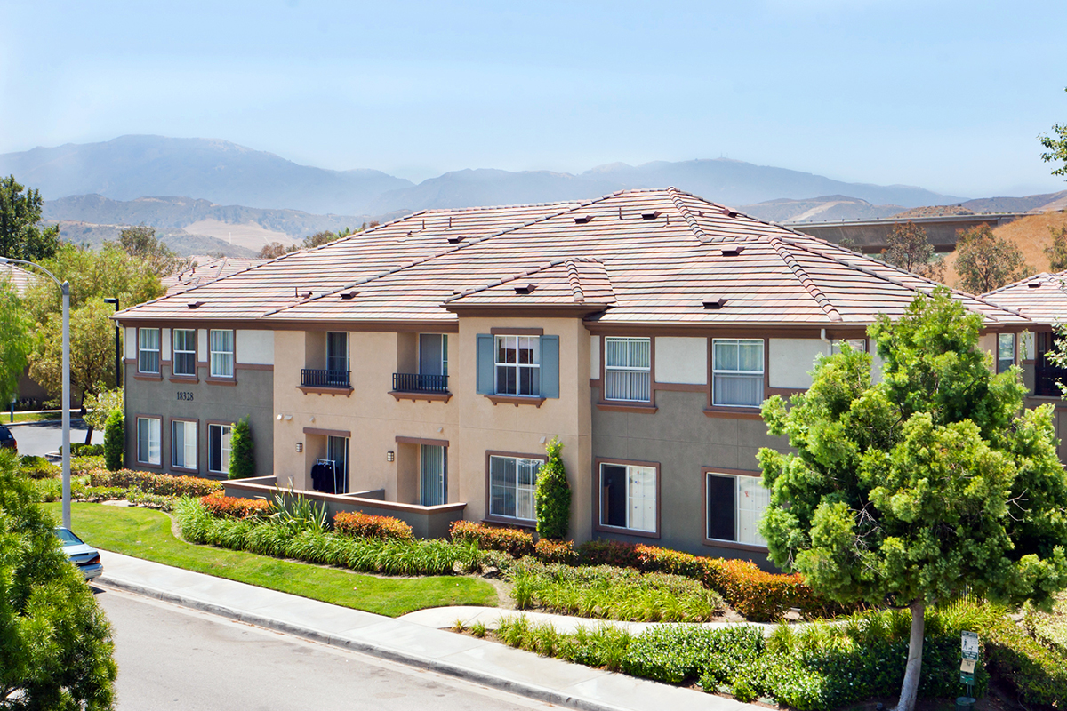 Apartment-Complex-Photography