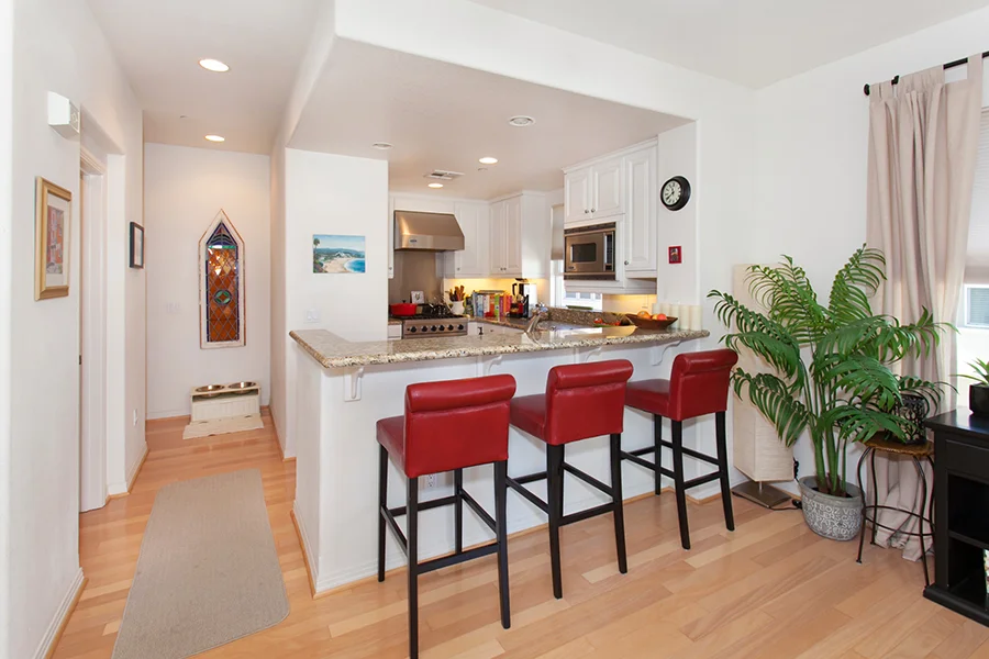 Kitchen with Breakfast Bar