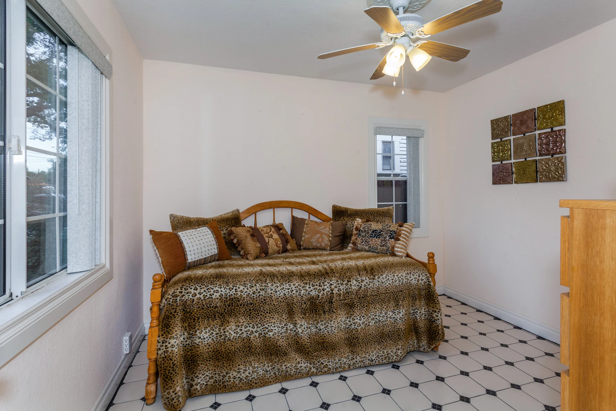 2120Laverna-2.jpg