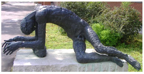 Statue of the "Tired Man" (Megfáradt ember in Hungarian), referring to the poem of Attila József . The statue is the work of József Somogyi .