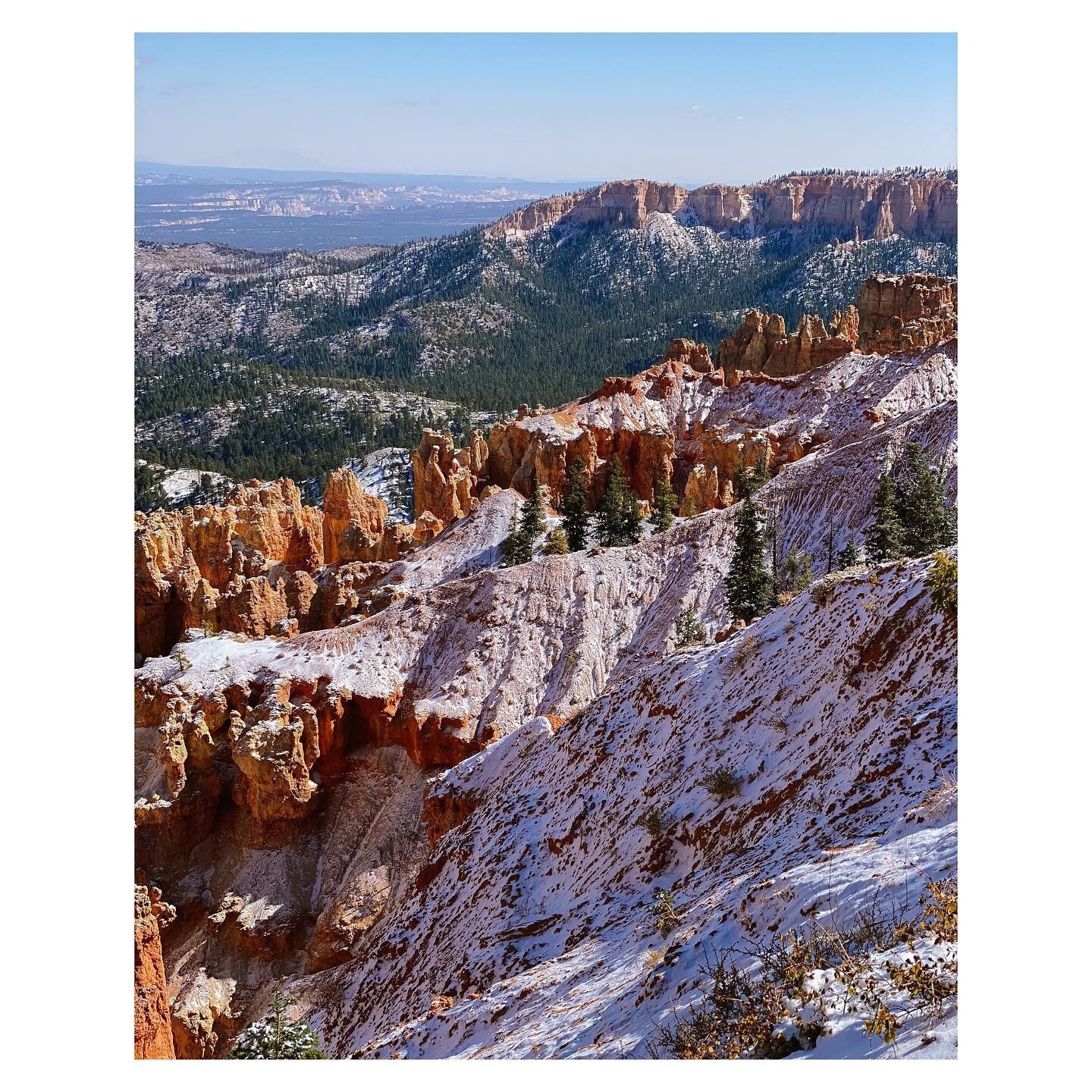 I&rsquo;m already a week into Christmas music at this point and am not even sorry about it! 🎄🎄🎄 It was snowing when the sister and I arrived at Bryce Canyon National Park last weekend, and it only felt right to listen to Harry Connick, Jr&rsquo;s 