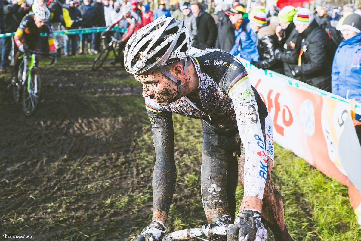 Though the 2013/2014 cyclocross season was a bit disappointing for Niels, he was still right up there. Always entertaining and exciting racing. Thanks Niels!