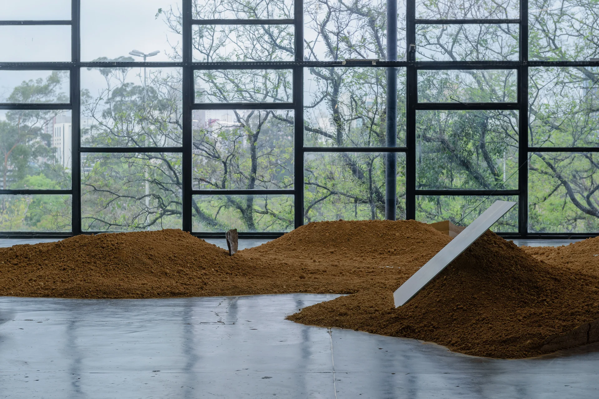 Through-the-mouth-of-the-mantle_installation-detail_03.jpg