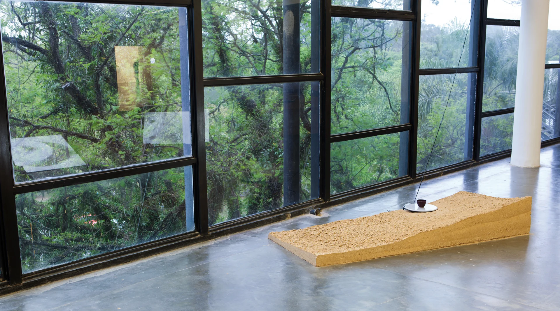 Through-the-mouth-of-the-mantle_installation-detail_05.jpg