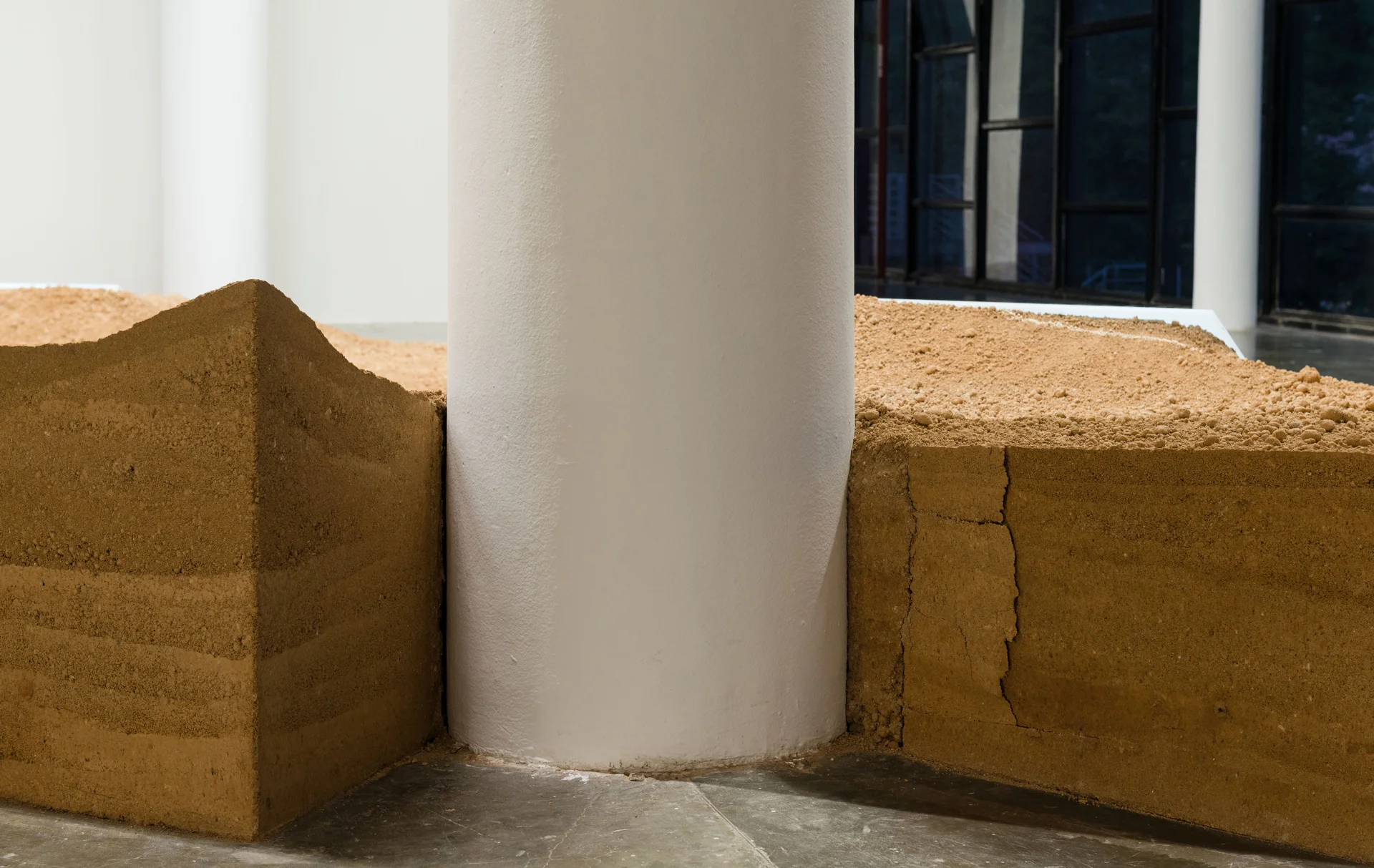 Through-the-mouth-of-the-mantle_installation-detail_07.jpg