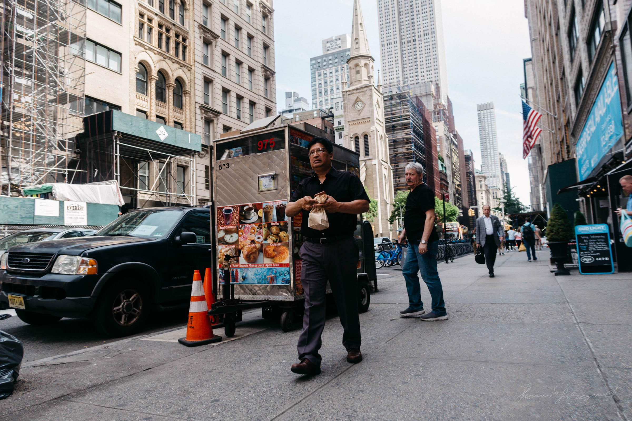 Guy walking on 5th Avenue, NYC