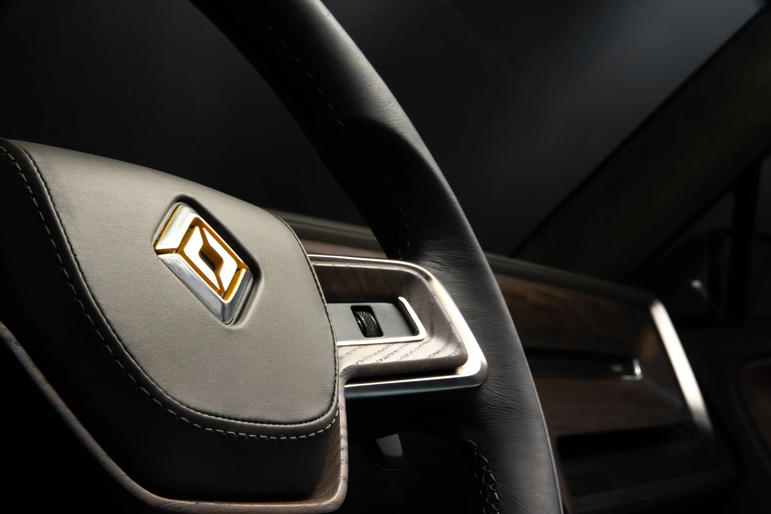 2018_11_E.-Rivian_R1T_Steering_Wheel_Detail.jpg