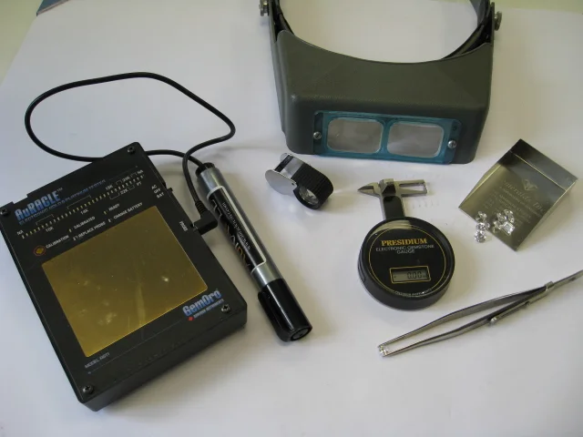 Professional equipment for evaluation of valuables