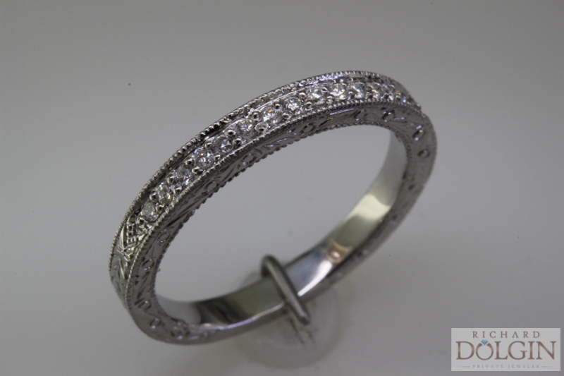 Angle view - Matching wedding band