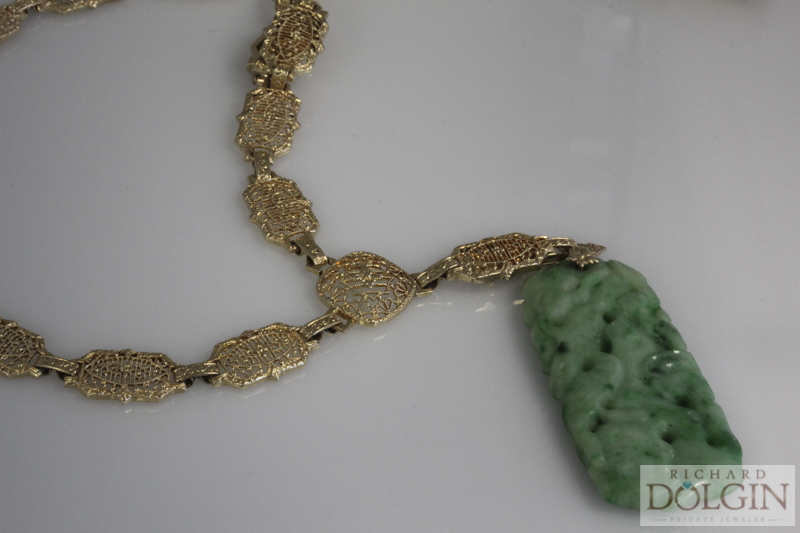 Jade pendant with filigree gold chain