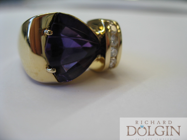 Amethyst ring with diamonds in 18k yellow gold