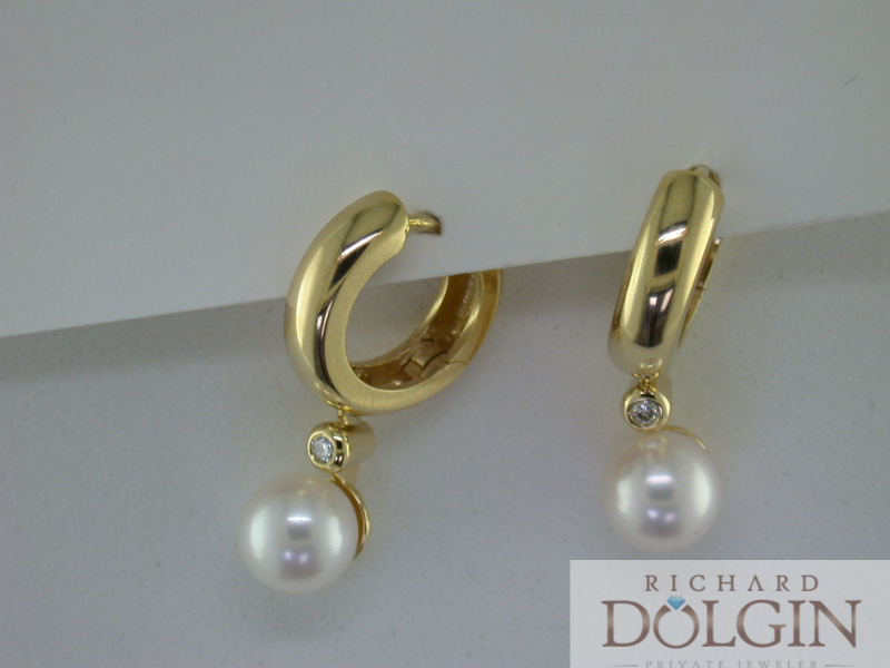 Dangle pearl earrings