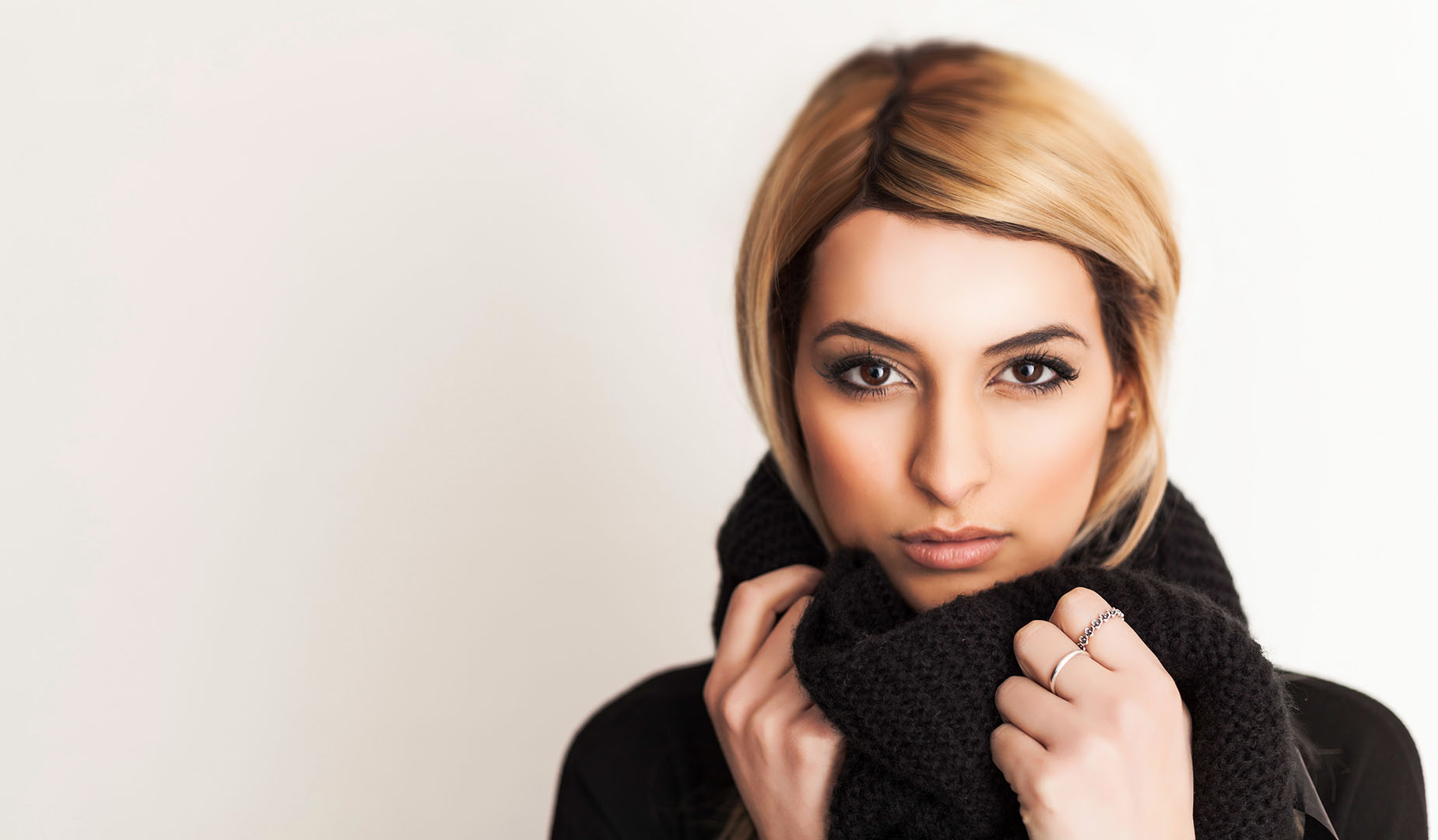 Sarah Faraone Tight Scarf.jpg