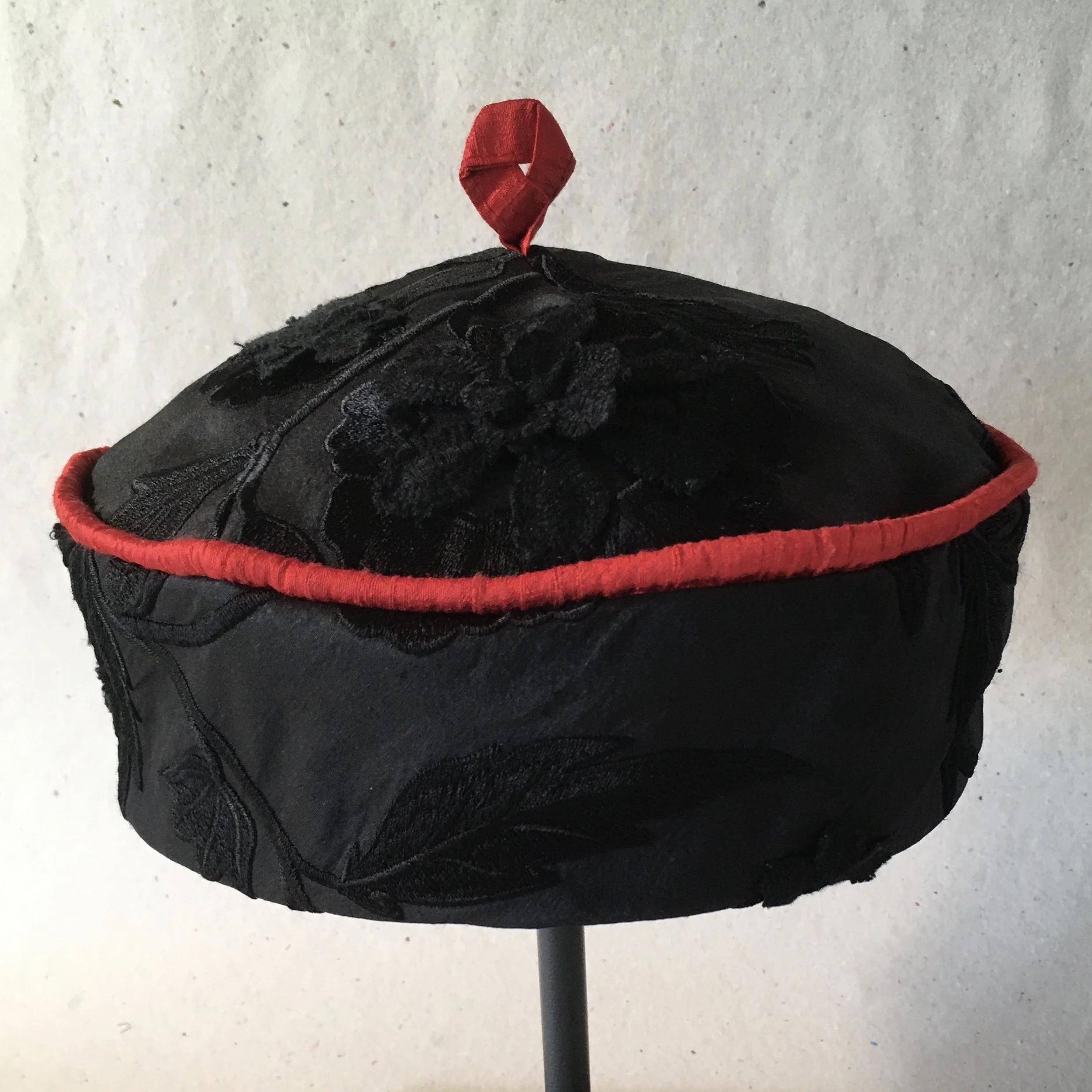 Chapiteau  Stickerei