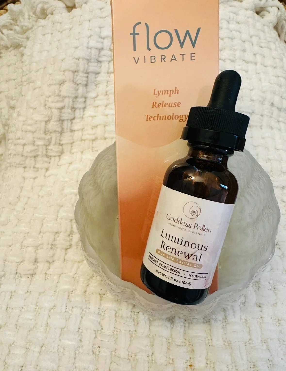 FLOW Wand & Goddess Pollen Luminous Renewal Serum