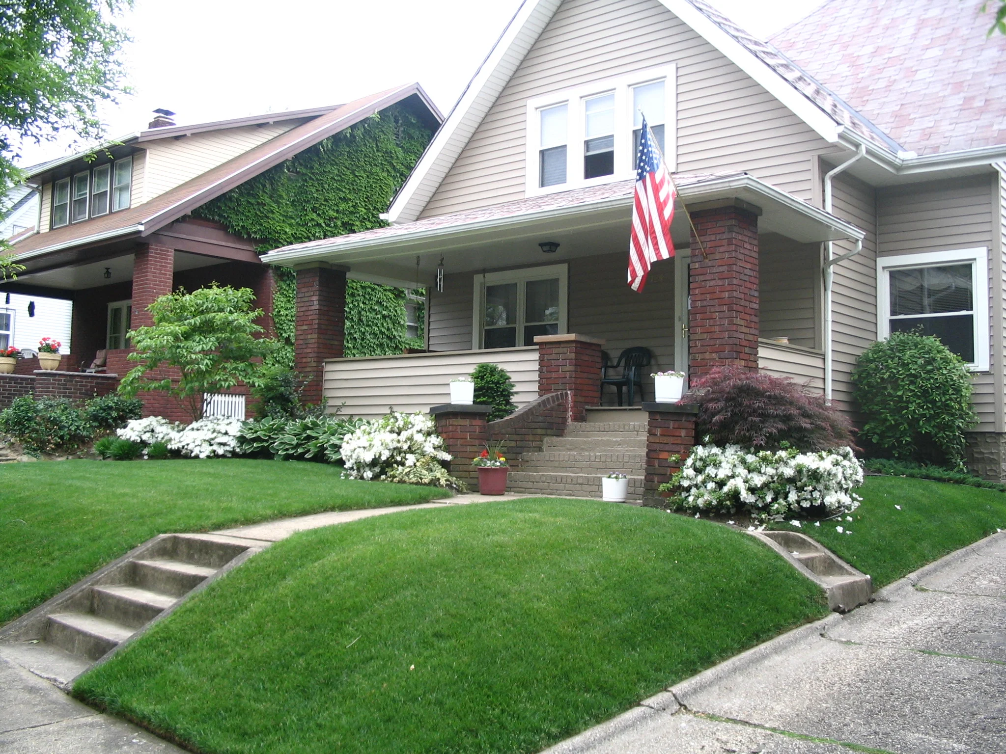 Proper trimming and edging is part of correct mowing. 