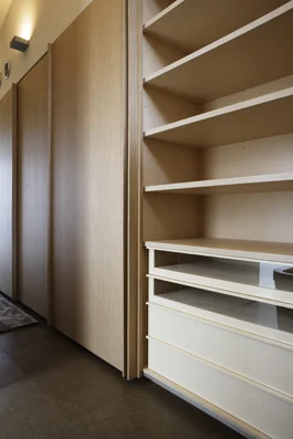wardrobe detail 01.jpg