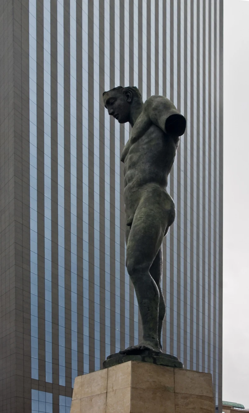 DavidElkins_Photography_Statue La Defense.jpg