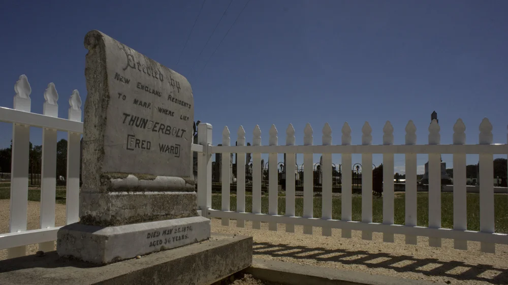 Thunderbolt Gravestone2.jpg