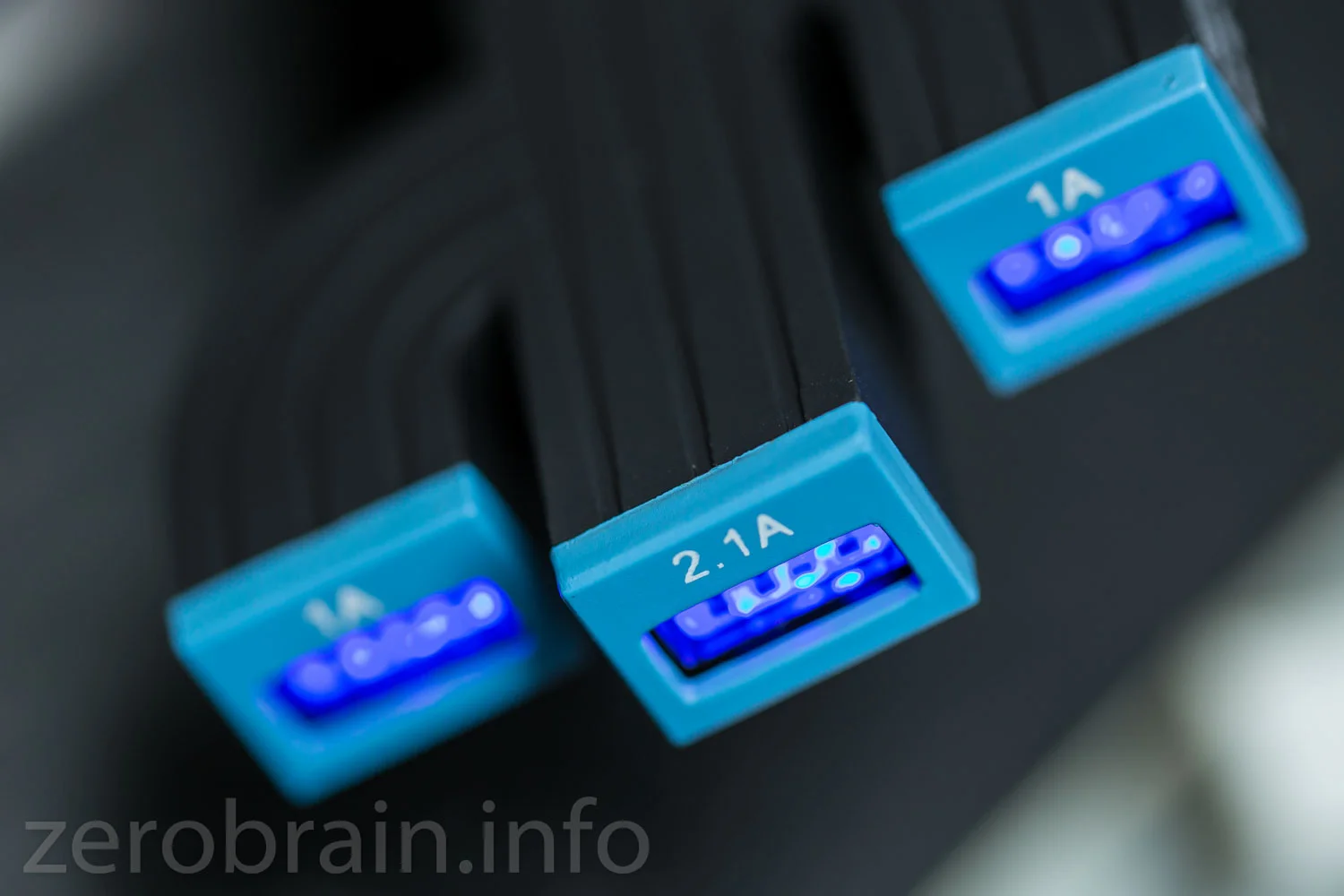 Zerlegt: AVANTEK Saguaro 3-Port 4.1A USB Auto-Ladegerät