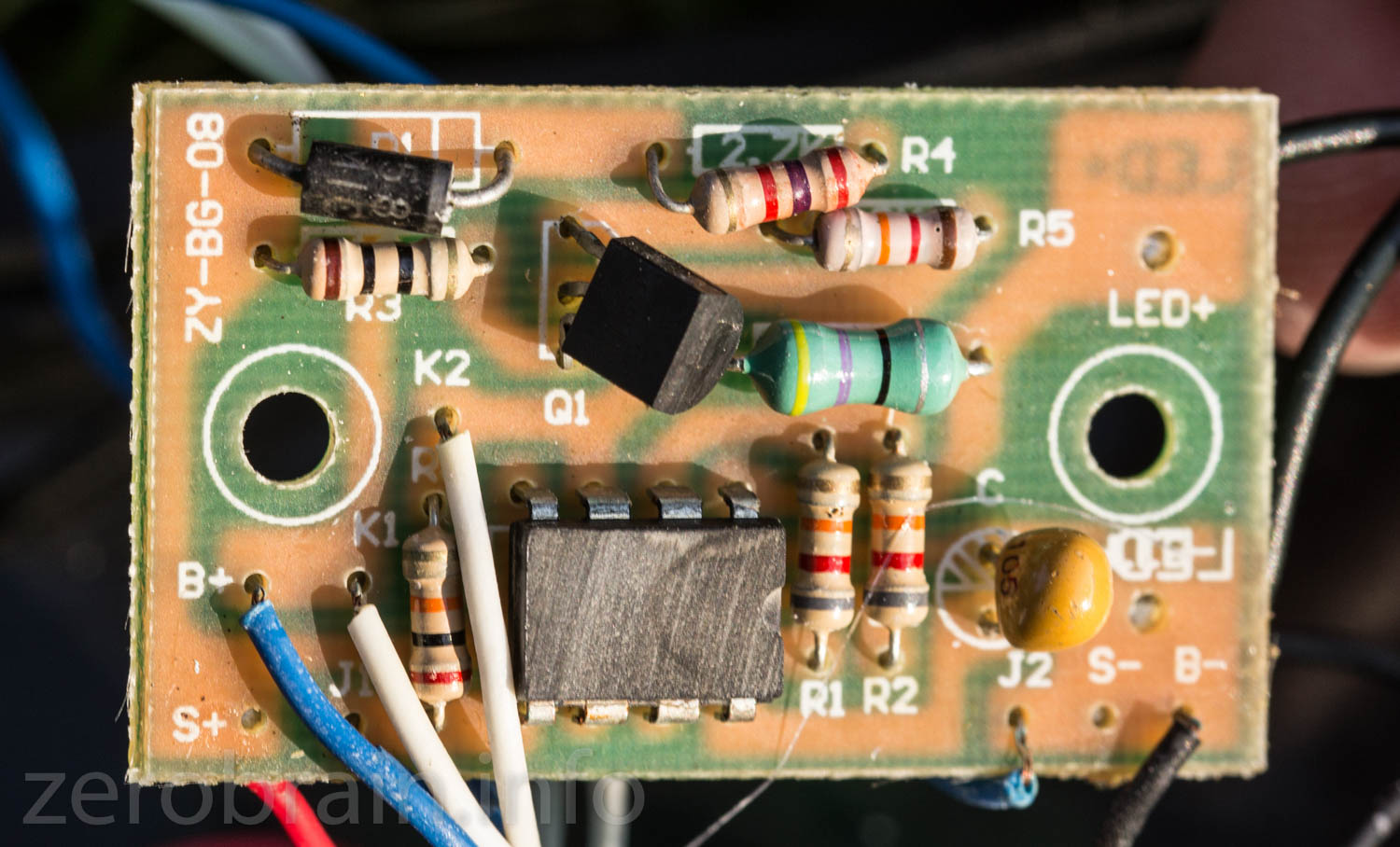 Die Platine der "amorphen Solrzelle" - abgeschleifte Chip Kennzeichnung (rechte Variante).