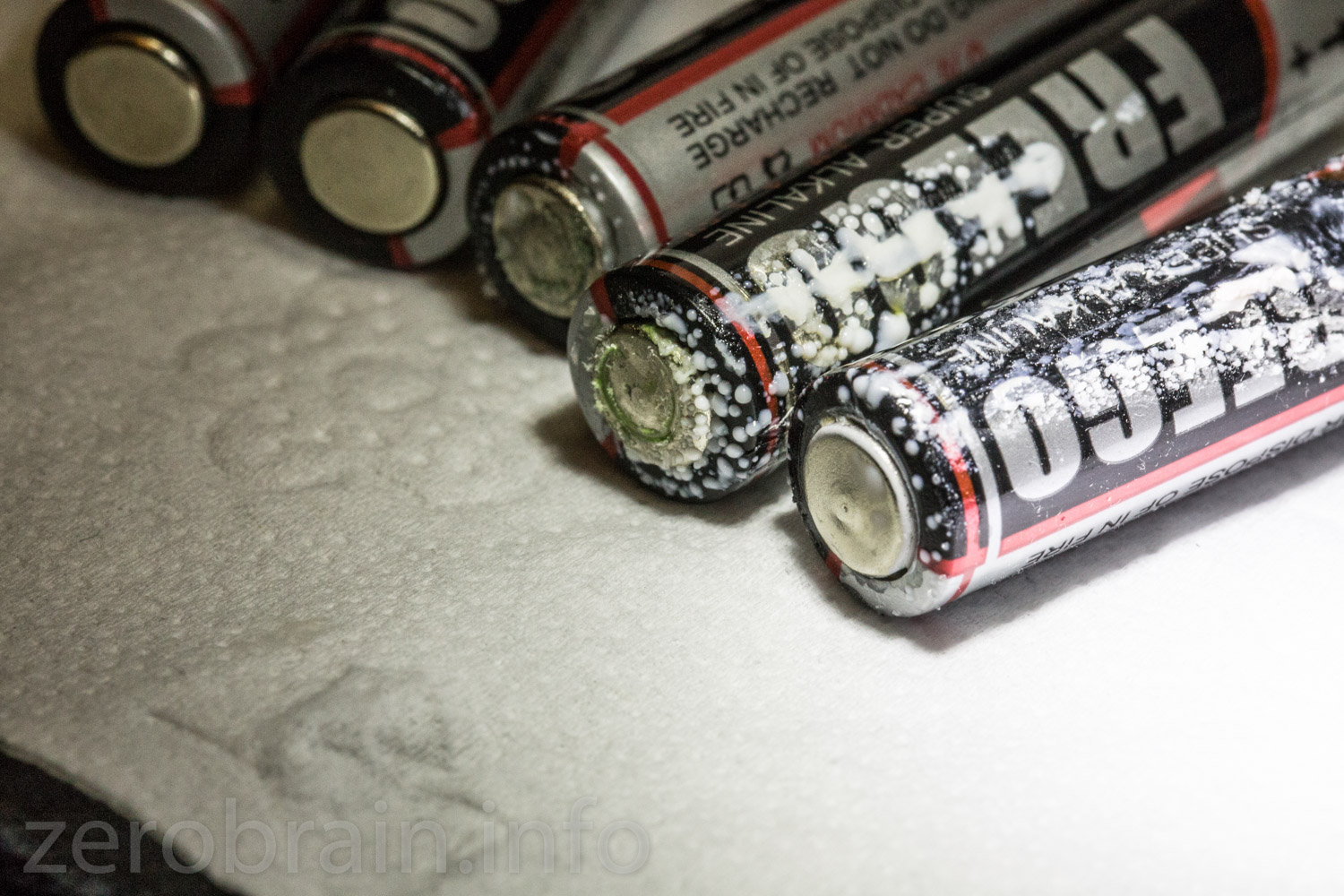 ausgelaufene Batterien zerstören recht schnell geräte...