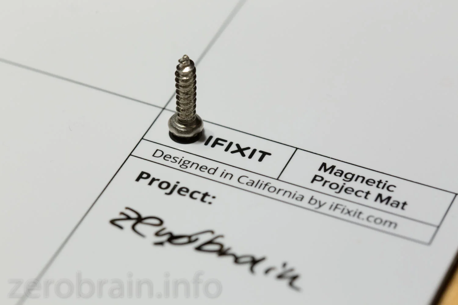 Schraube locker... magnetische Arbeitsmatte von iFixit und Silverhill