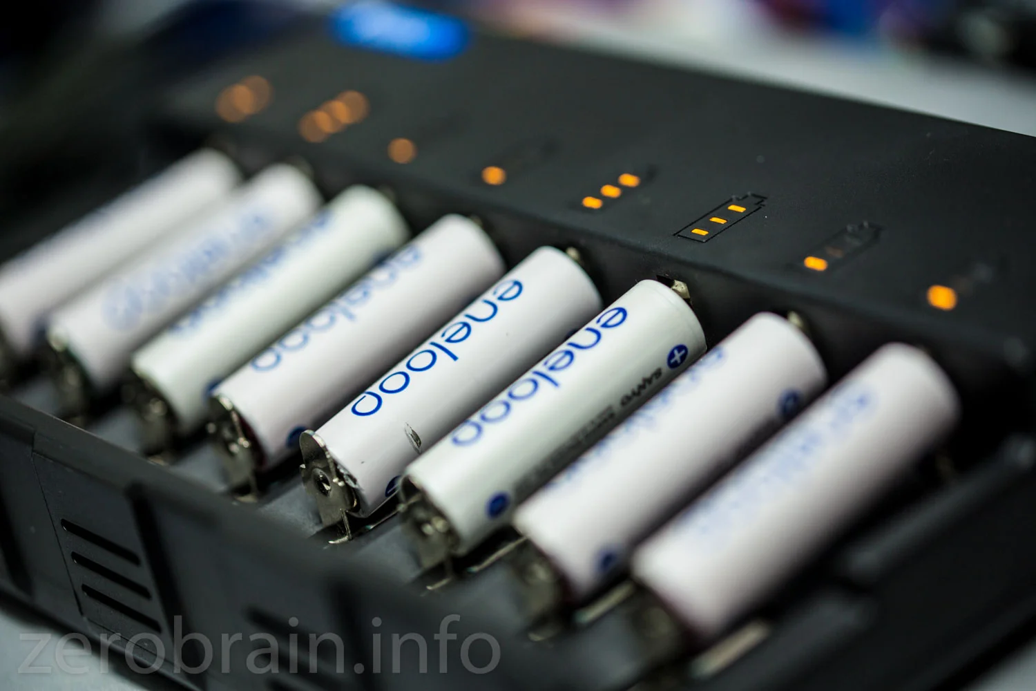 Test: Ladegerät &quot;Foxnovo F08&quot; 8 Port (NiMH &#x2F; Li-Ion)