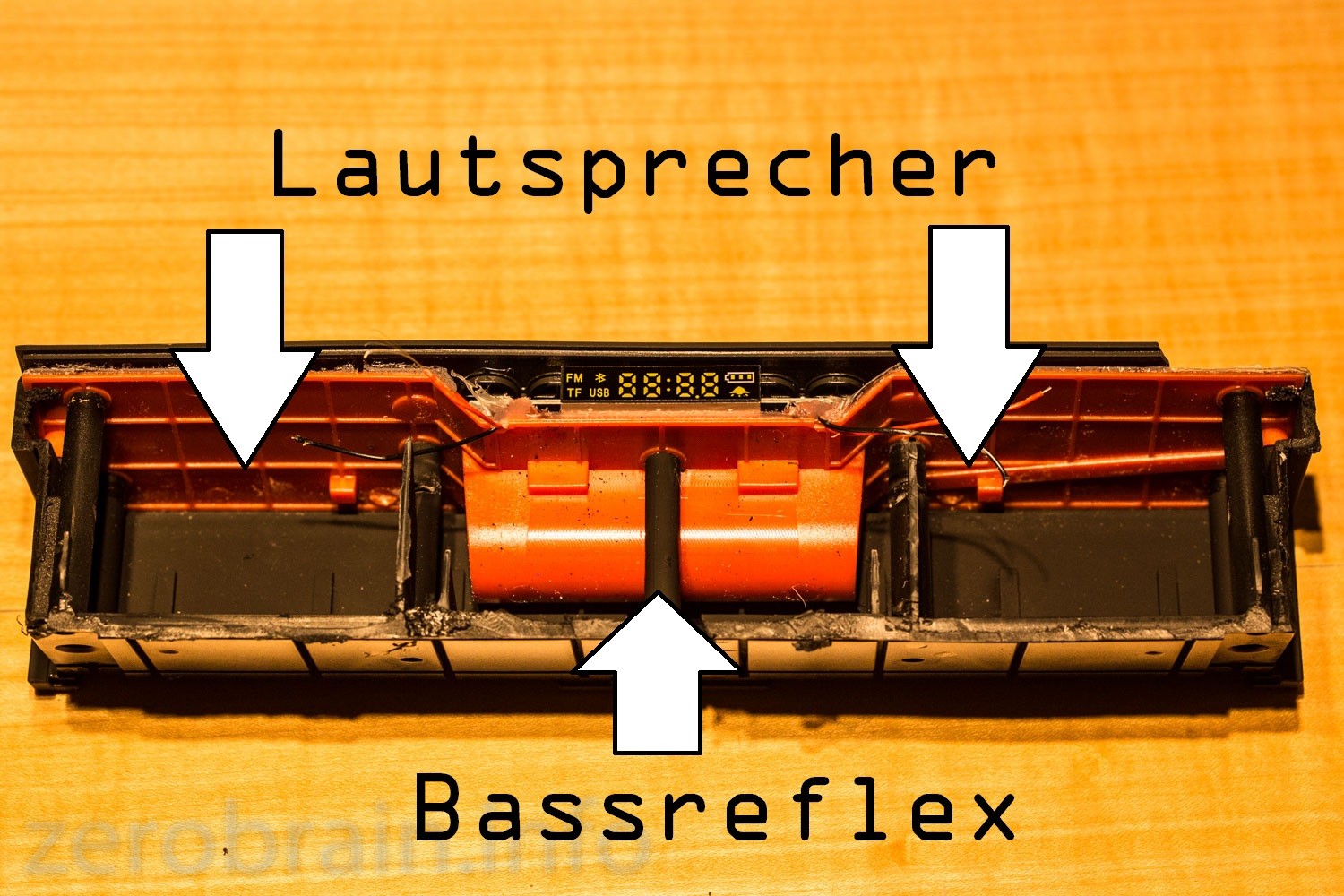 Das Gehäuse mit "abgesägten" Lautsprechern