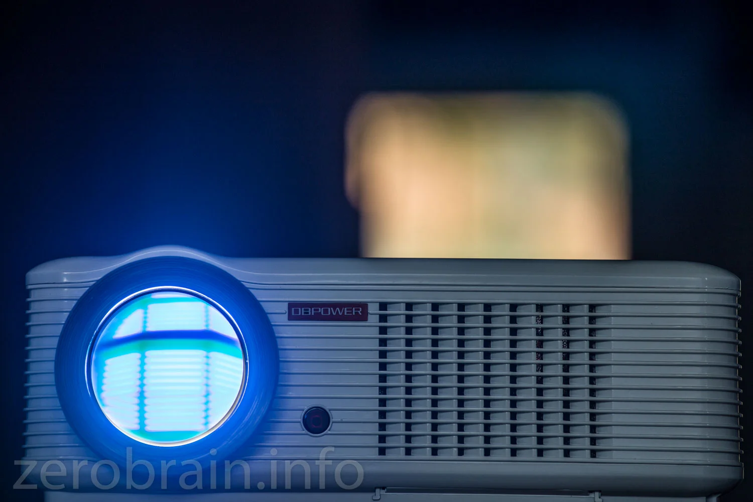 Budget Beamer im Test: DBPower LED Projektor "LED-66"