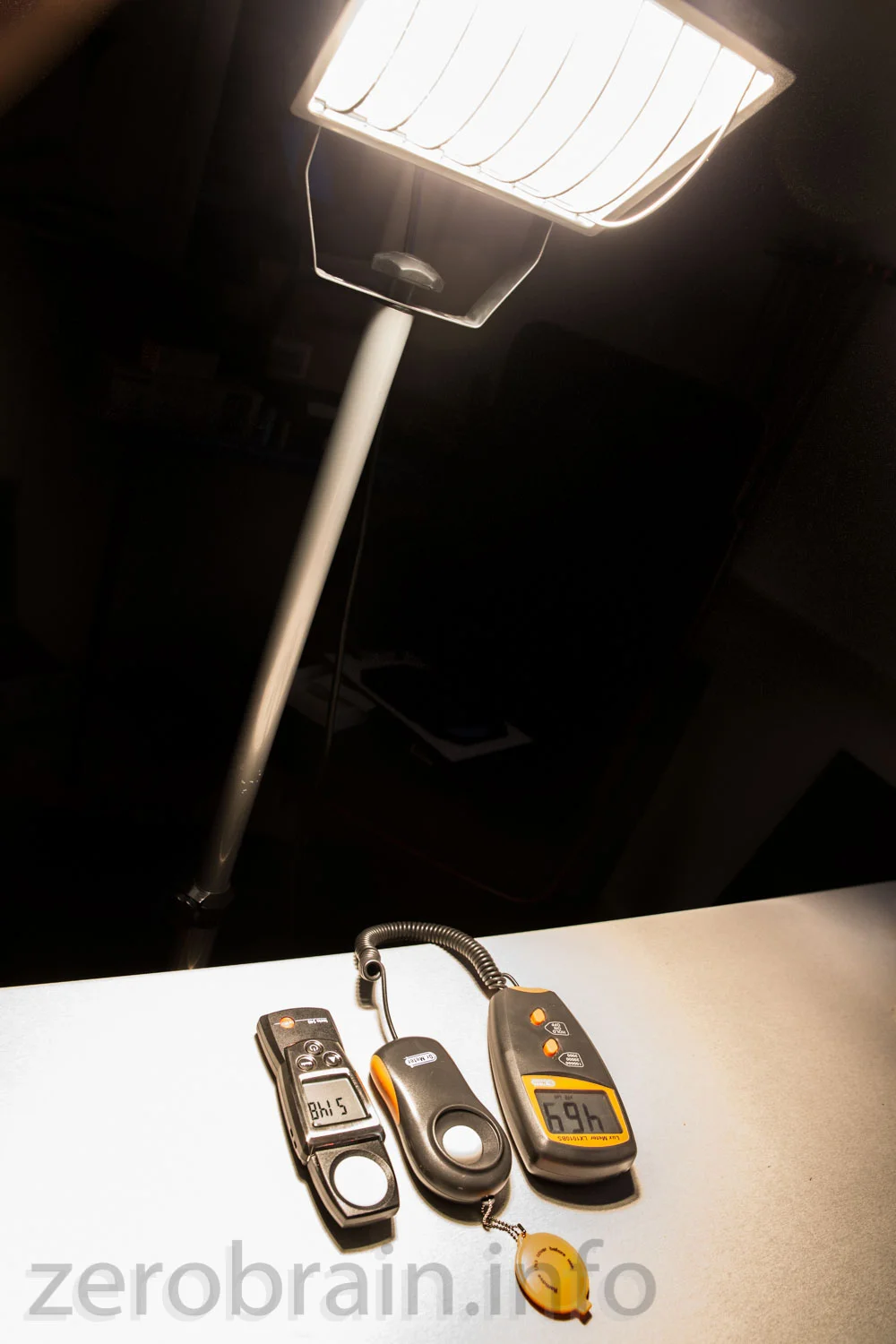 Lichtstärke messen: Luxmeter - wie teuer muss es sein (iClever / LM 1302  vs testo)?