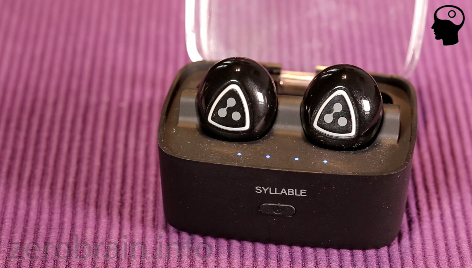 Syllable D900s in der Ladeschale