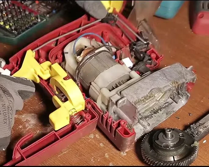 Reparaturvideo: Wolf Heckenschere zerlegt und repariert