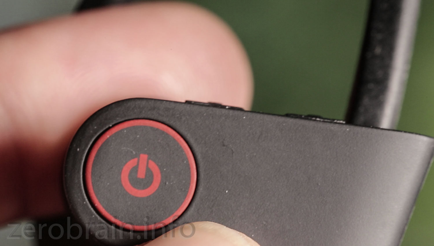ICONNTECHS IT Bluetooth-Kopfhörer: "EIN", "AUS", "PAUSE" Taster - gross genug!