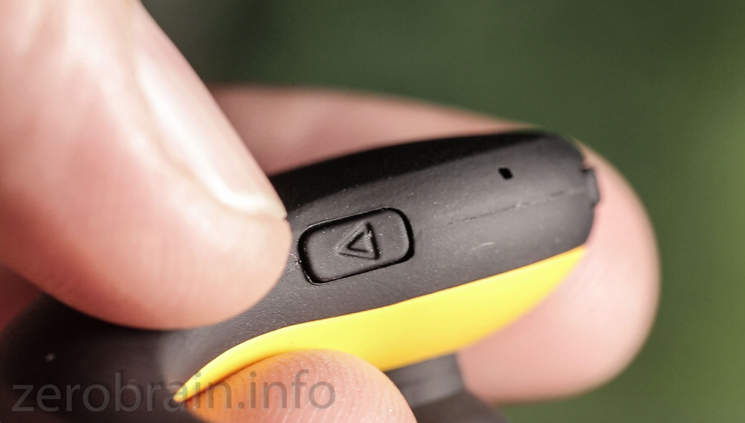 LEVIN Earphones: "EIN" / "AUS" - Taster: viel zu klein!