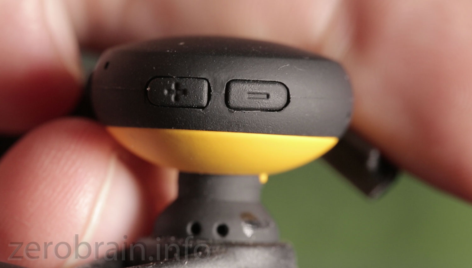 LEVIN Earphones: "+" / "-" - Taster: kaum zu ertasten!