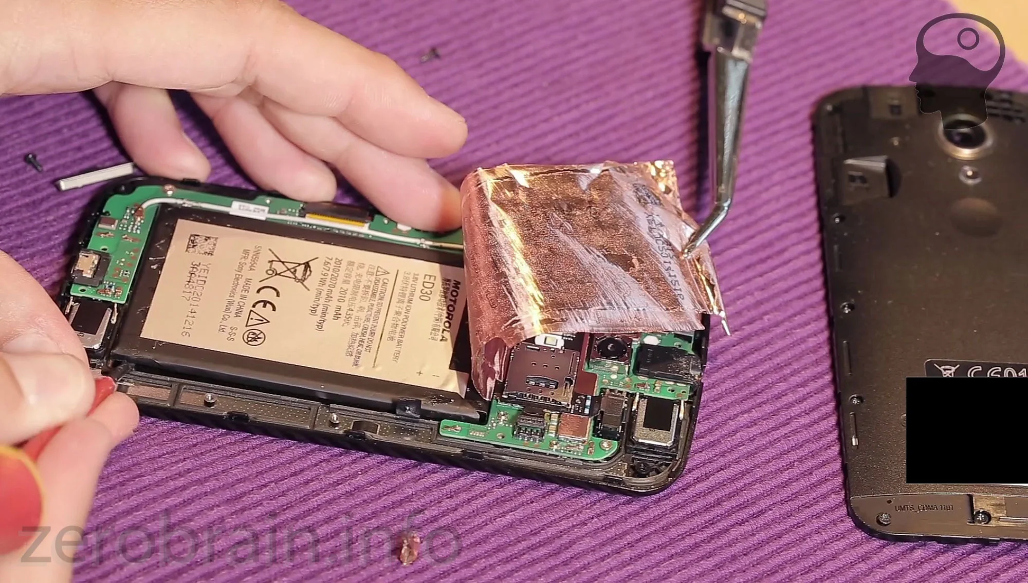 Akkuwechsel Moto G2 (ED30) + Test Onite Akku