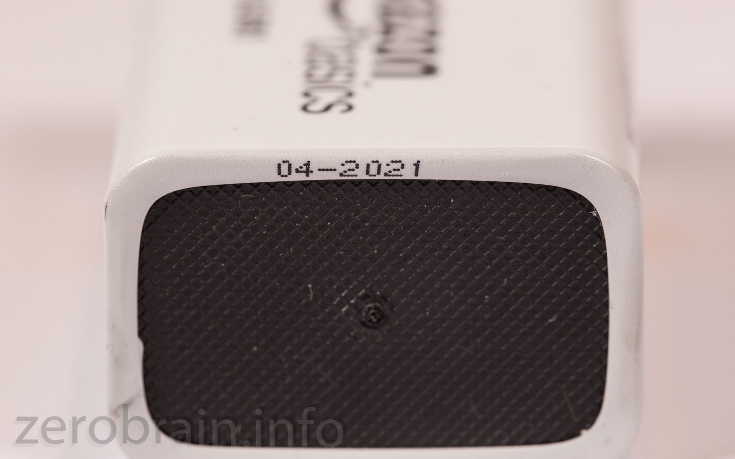 Amazon basics 9v Block von Unten.
