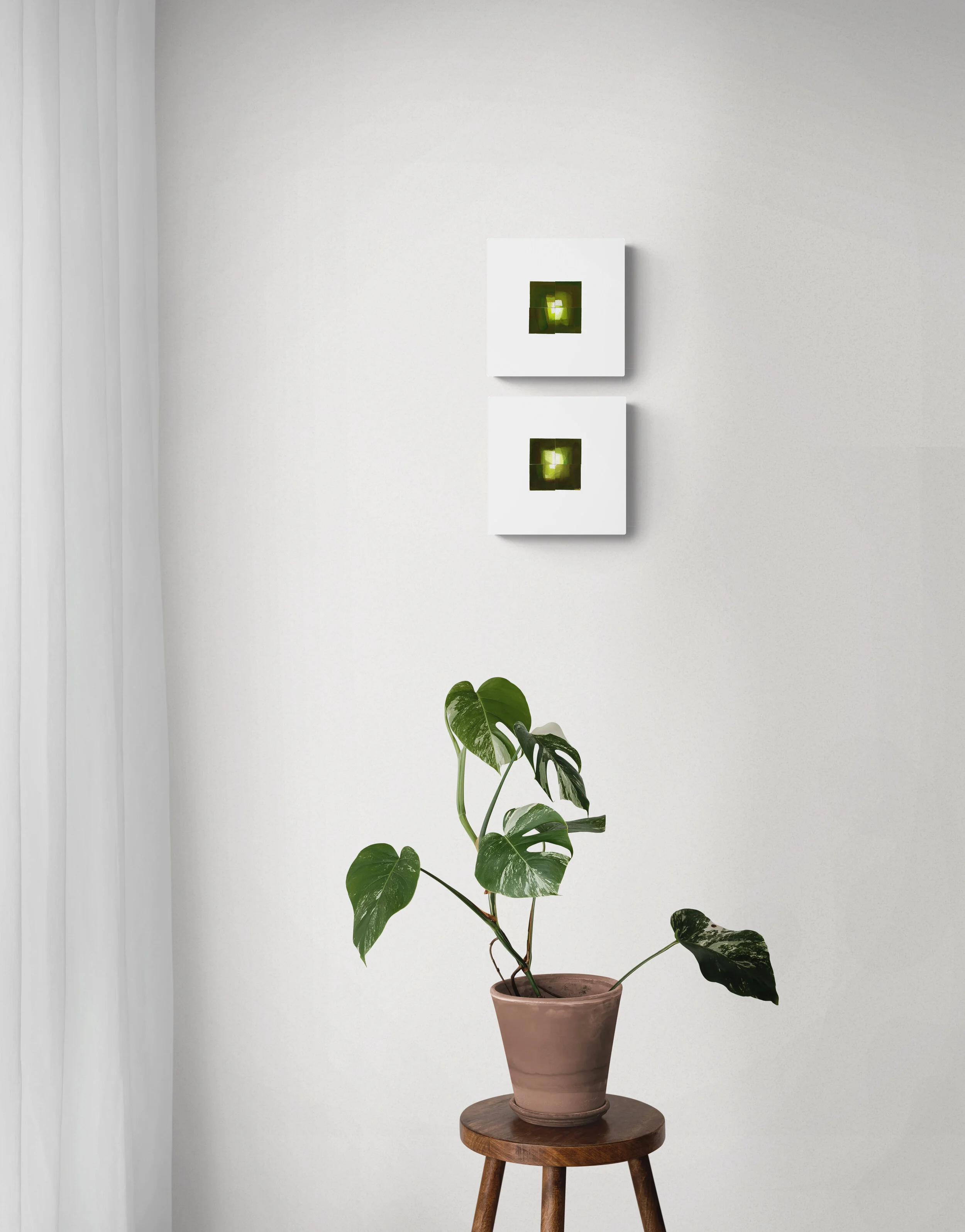 CANVY-Pot_plant_on_wooden_stool-Greeni&2.jpg