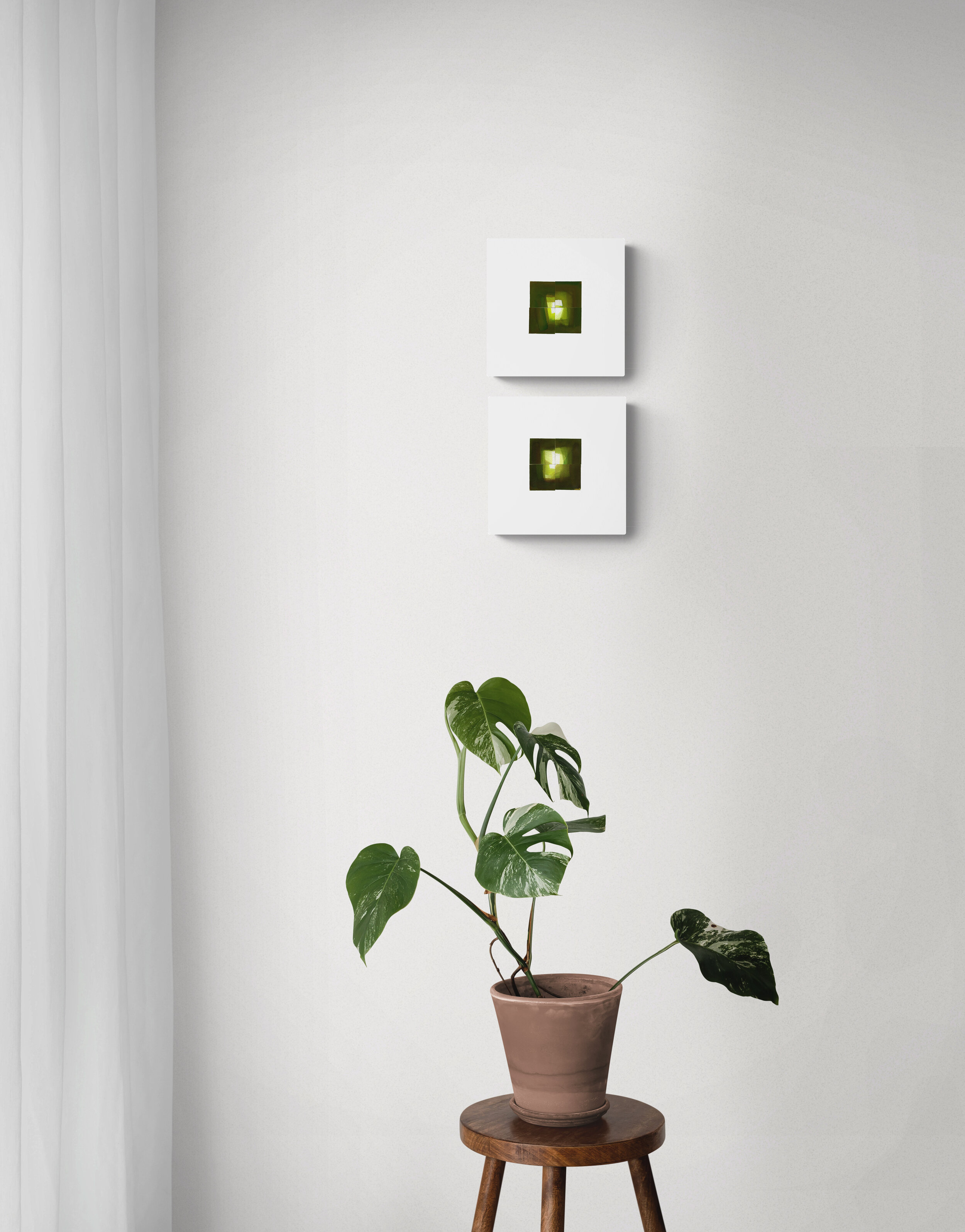 CANVY-Pot_plant_on_wooden_stool-Greeni&2.jpg