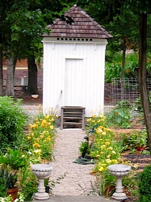 Here is an old shot of the main path through the garden with its varying shades of yellow day lilies. 