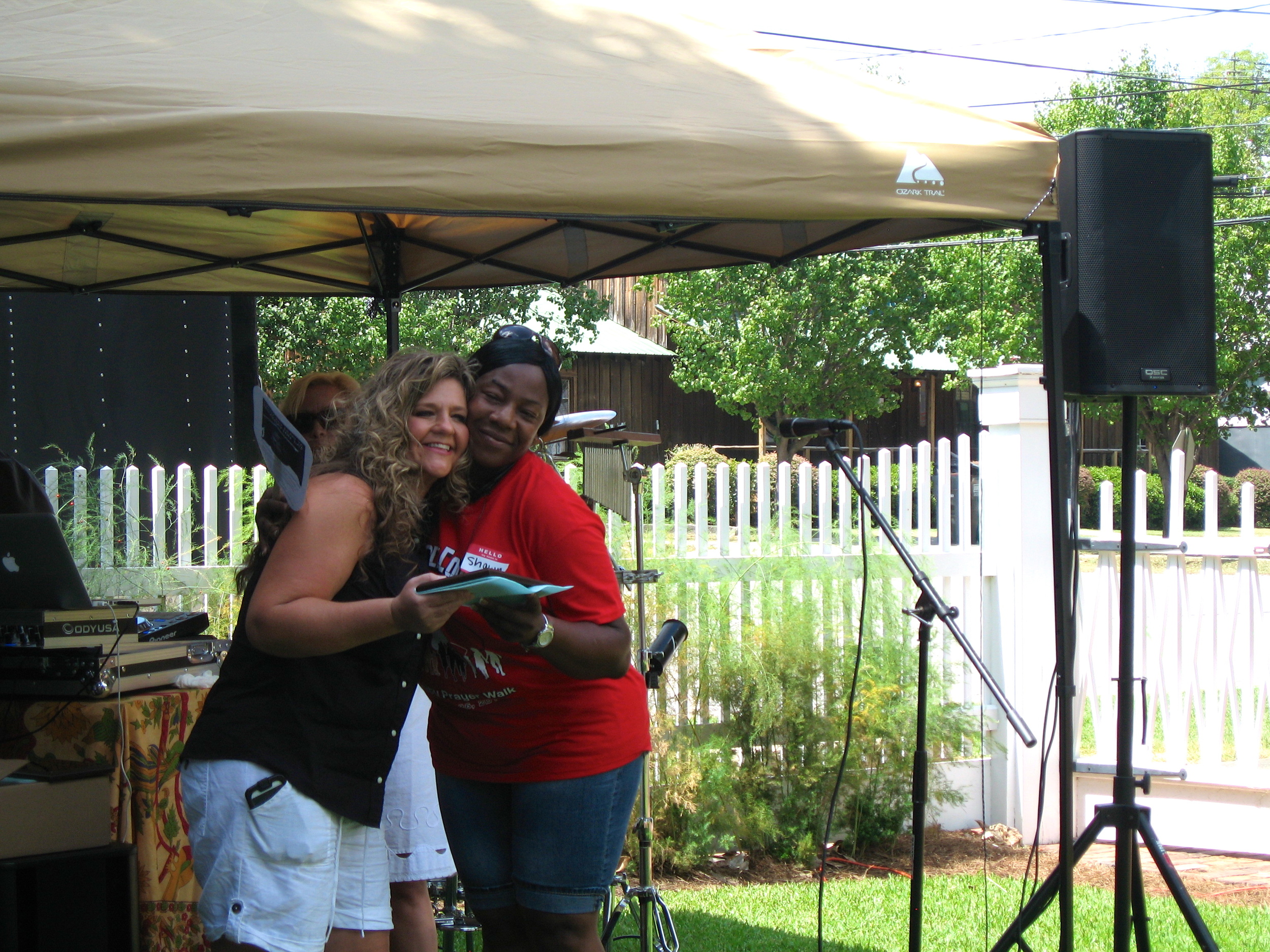Randie Gray (left) receives her " Community Hero" award for her work with 4-H with presenter Shawn Bell.