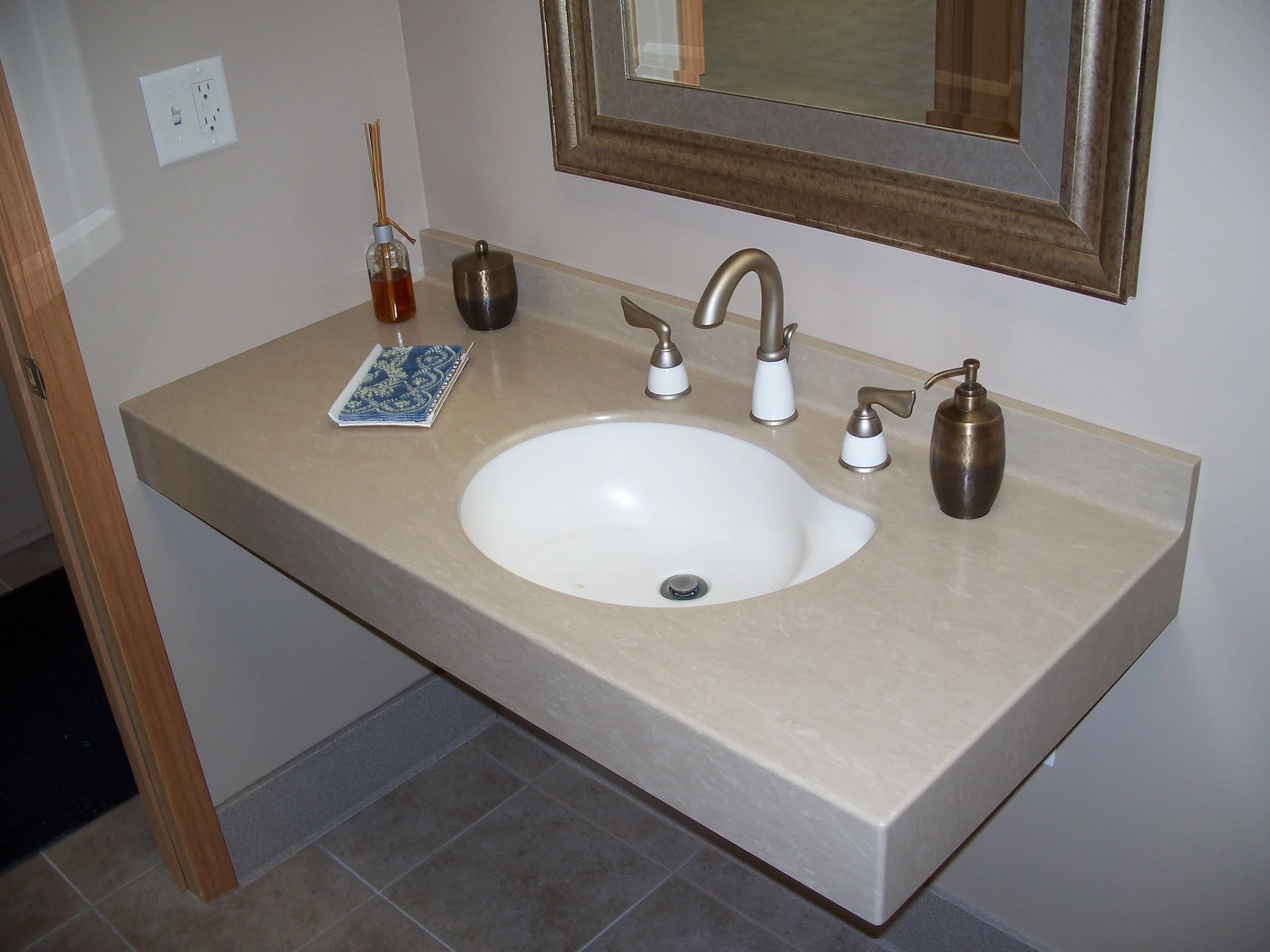 Corian, Camel