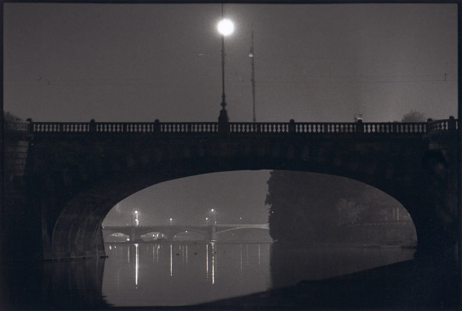 Prague bridge @ nite A.jpg
