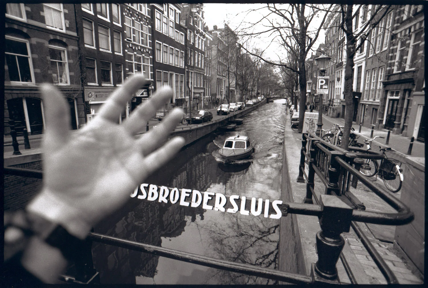 2 Amsterdam Canal focus on canal.jpg