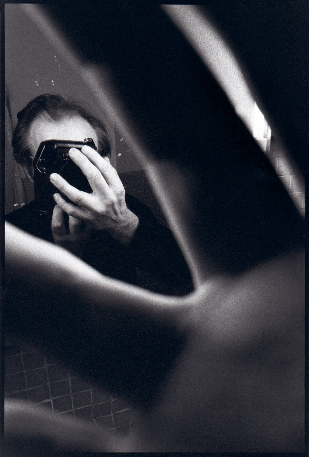 Larry thru hand 20mm mirror_CS4_78.jpg