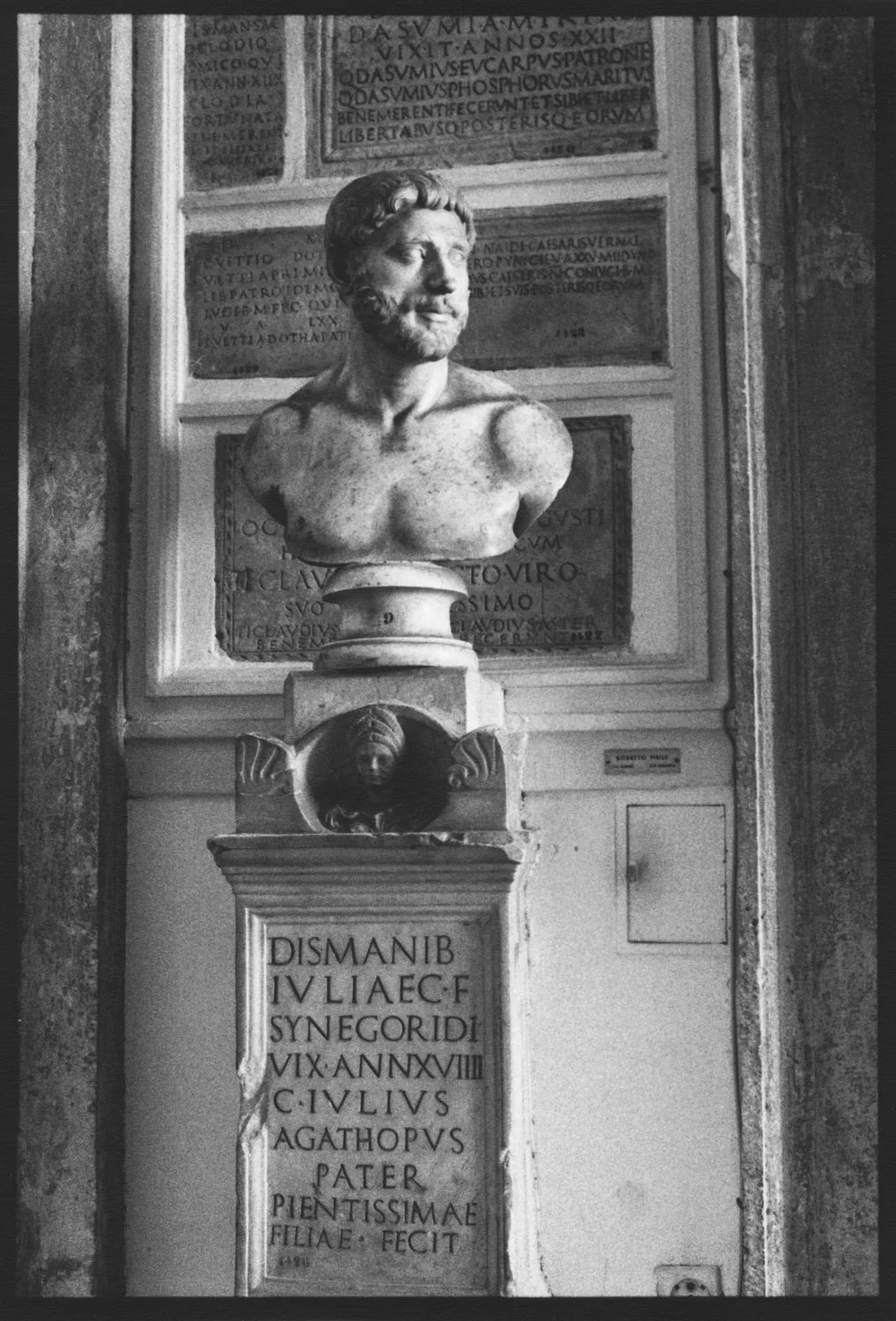 Rome Bust Pedestal #4AAA.jpg