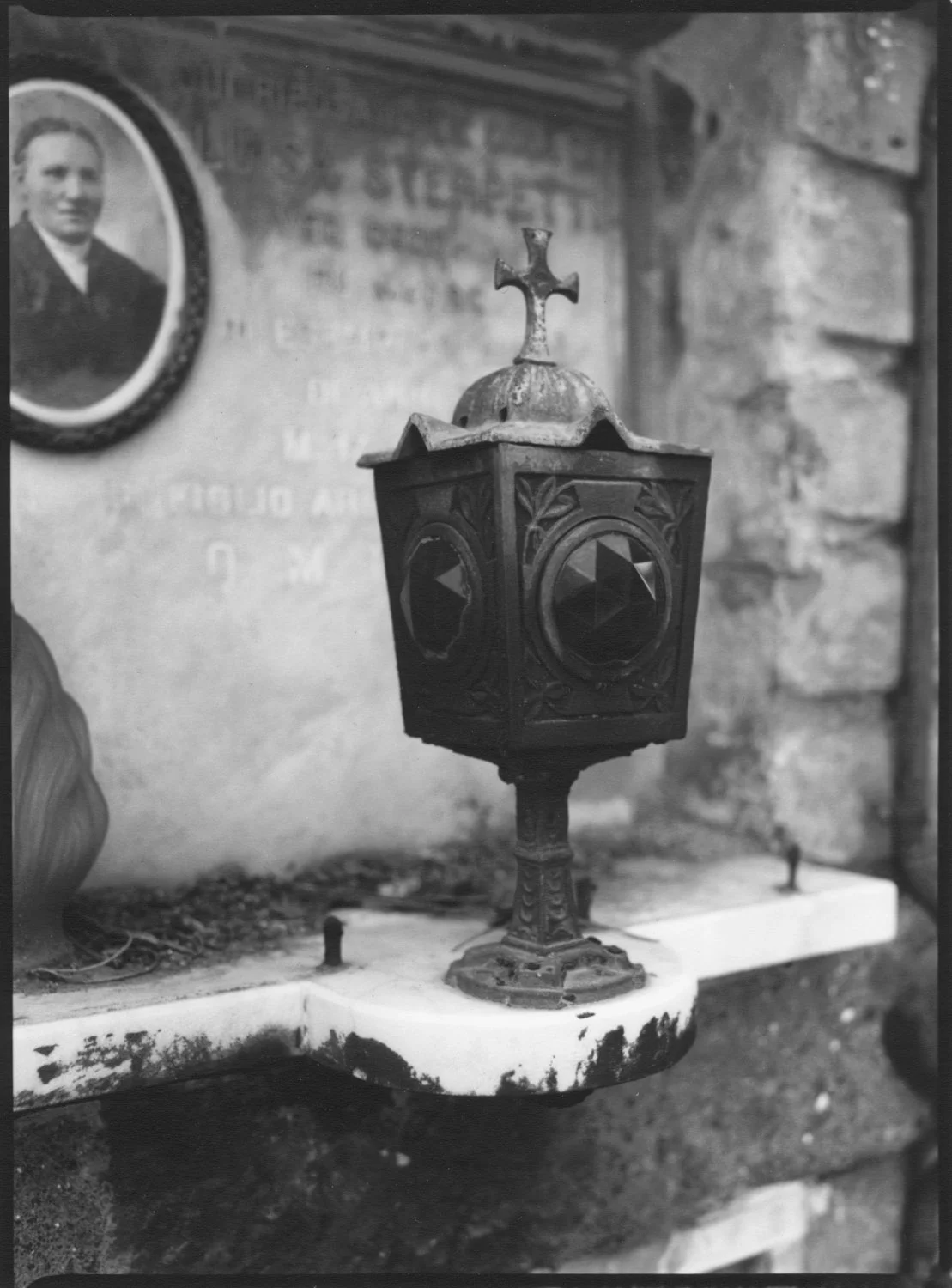 Roman Cemetary Urn w photoAAA.jpg