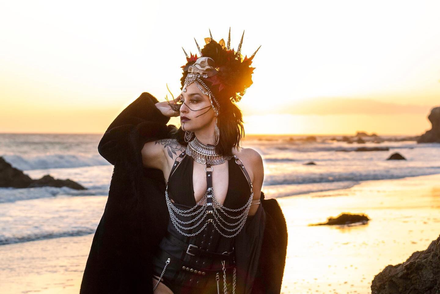 Viking Warrior 🗡 
On the coast looking out onto the vast ocean, she sets her sights onto the great unknown. 

Model: @vestalina_lotus 
Outfit and headpiece made by @vestalina_lotus as well

I love this shot and revisiting coloring this with a new cr