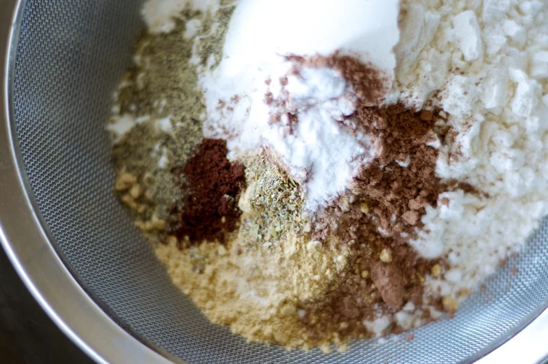 ginger_molasses_cookies_spice.jpg